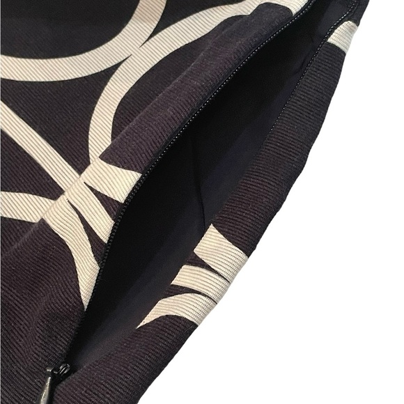 Elegant Black and White Circle Pattern Skirt - Picture 5 of 8